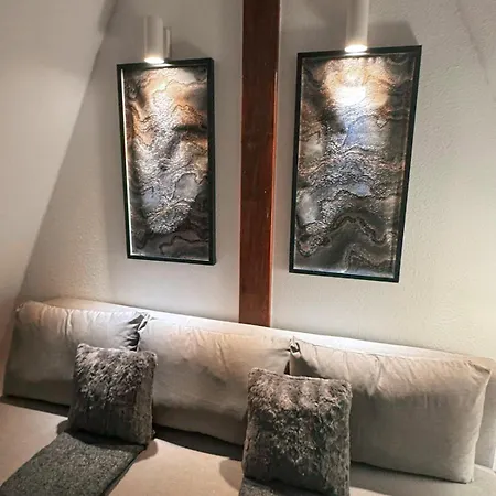 Iris Apartment *